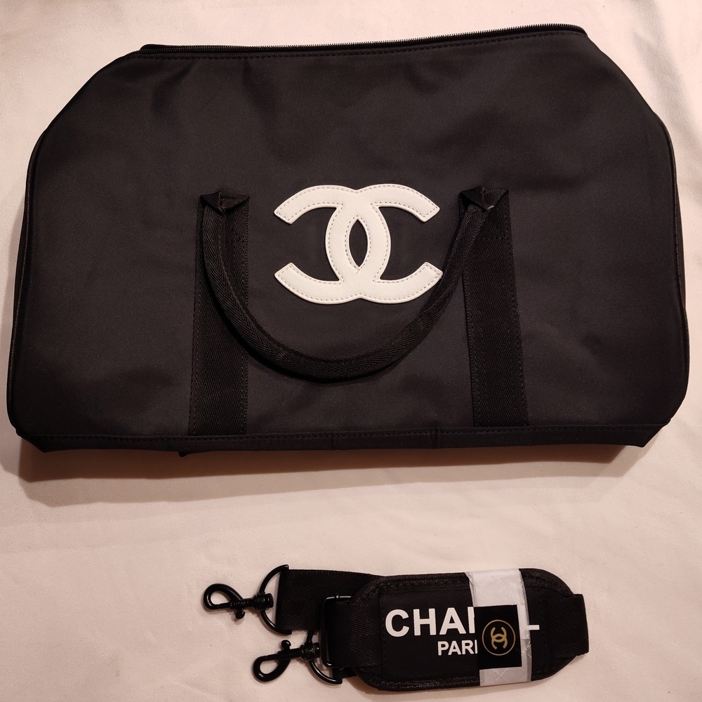 CHANEL Black Logo Tote Bag Detachable Crossbody Strap White CC New Tote Bag - Picture 1 of 8